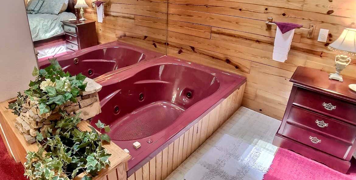 Country Rose Cabin Jetted Tub