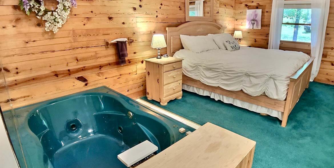 Woodland Violets Cabin Bed & Spa Tub