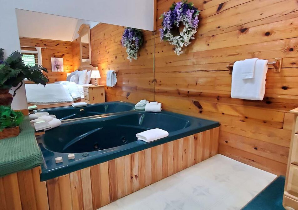 Woodland Violets Cabin Jetted Spa Tub