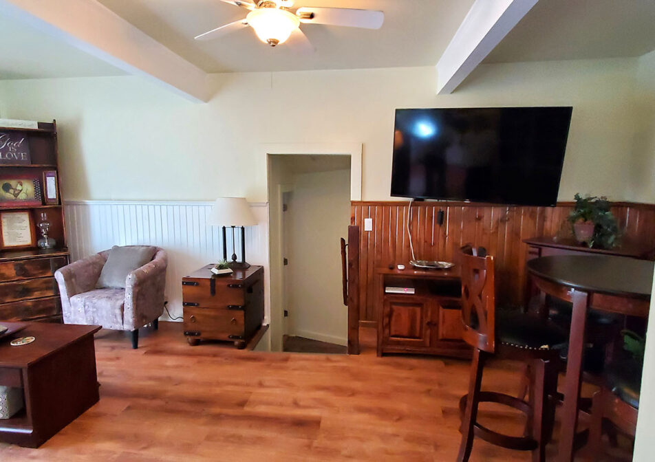 Farm House Cabin A Living Room & TV