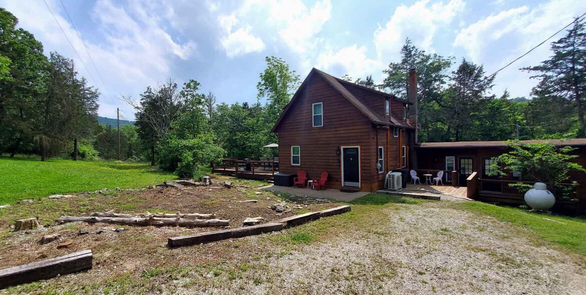 The Farm House & Studio B&C Cabin